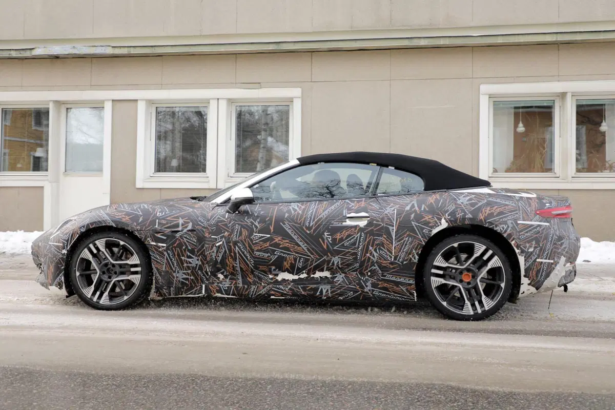 Maserati Grancabrio Folgore, ecco le prime foto spia  (2)