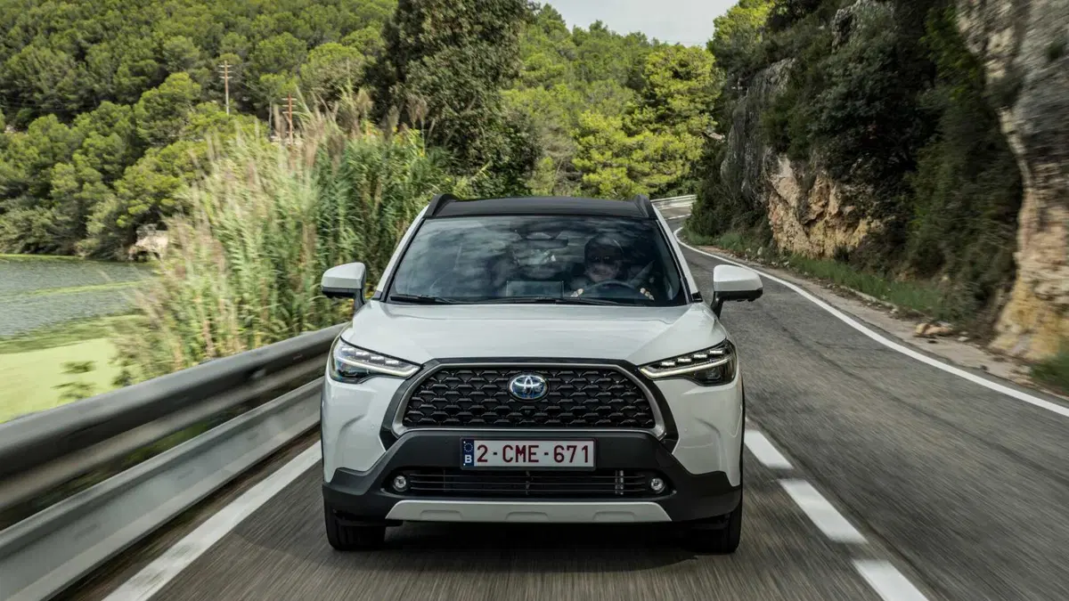 Toyota Corolla Cross Hybrid 2.0h Trend 2wd 197cv e-cvt (26)