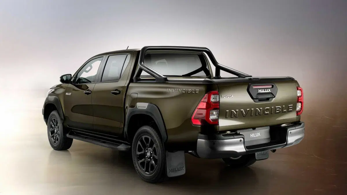 Toyota Hilux 2.8 D 4WD porte Double Cab Lounge (3)