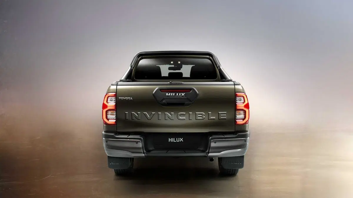 Toyota Hilux 2.8 D 4WD porte Double Cab Lounge (4)