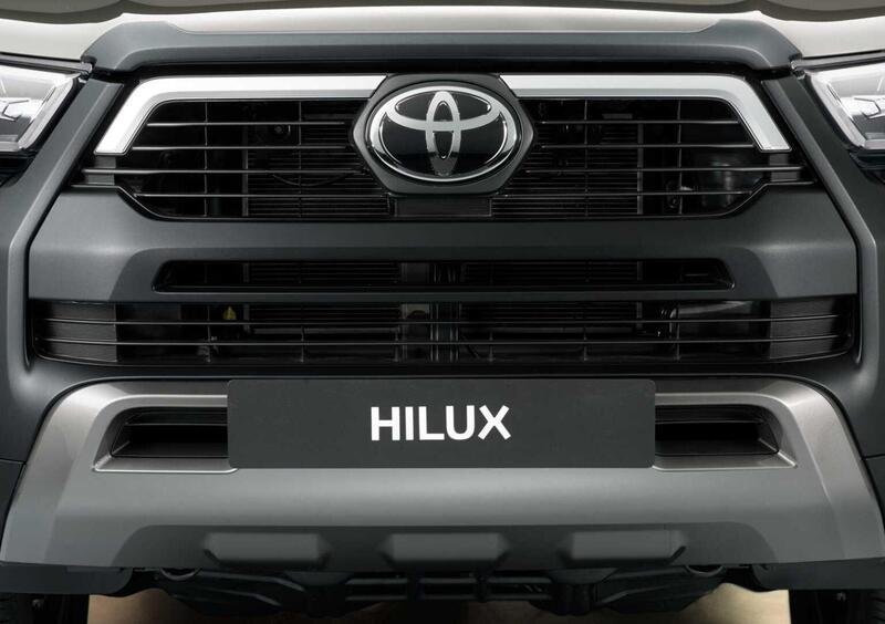 Toyota Hilux (2016-->>) (12)