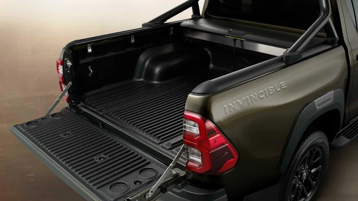 Toyota Hilux 2.8 D 4WD porte Double Cab Lounge (7)