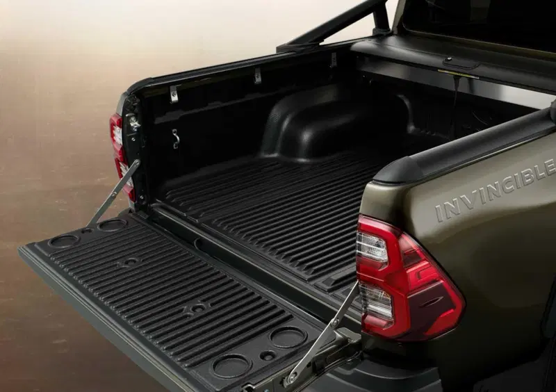 Toyota Hilux (2016-24) (7)