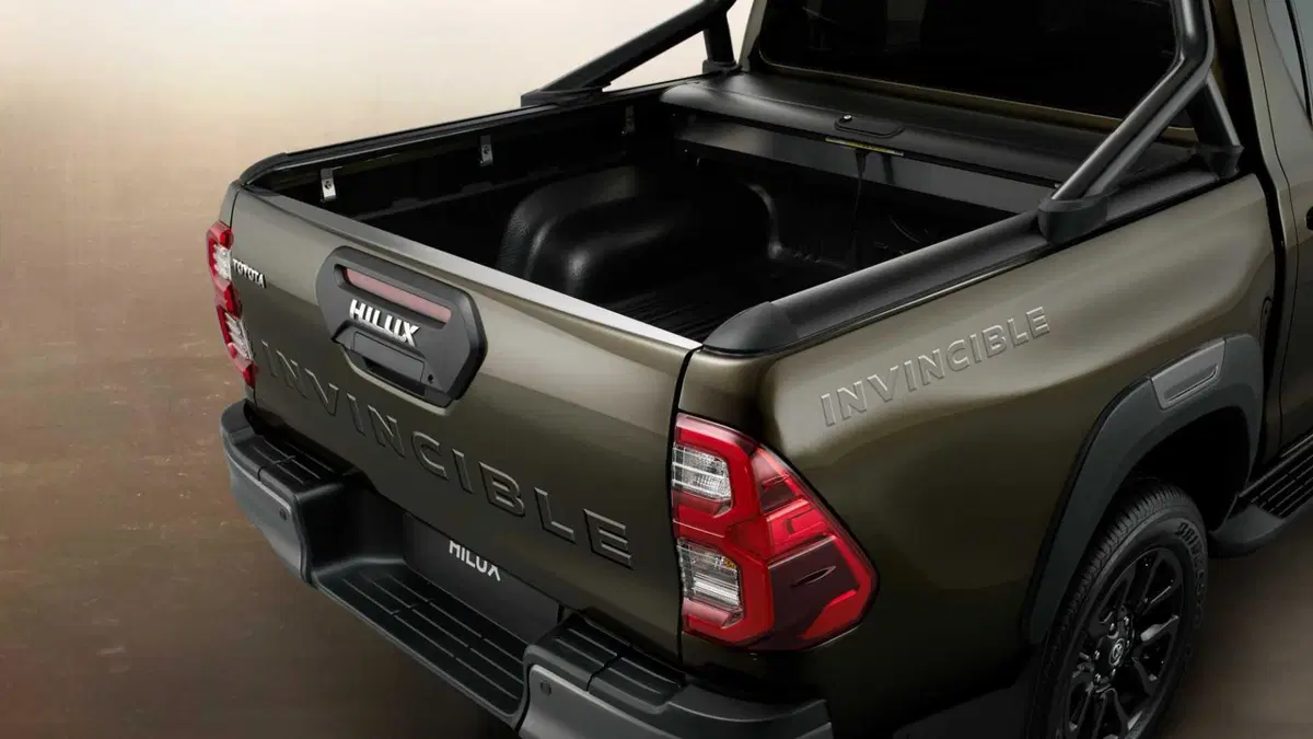 Toyota Hilux 2.8 D 4WD porte Double Cab Lounge (6)