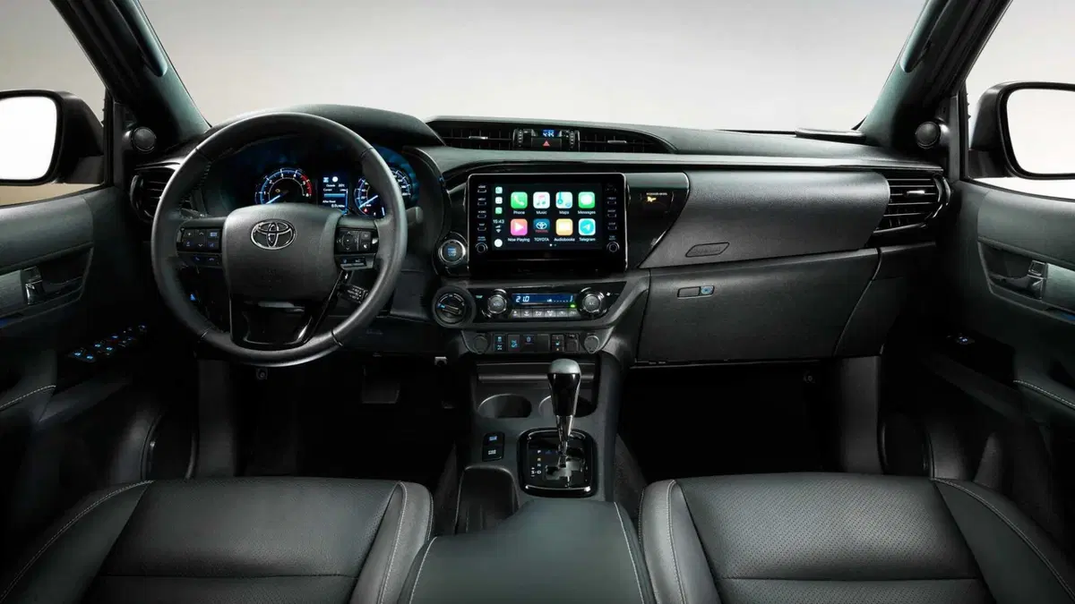 Toyota Hilux 2.8 D 4WD porte Double Cab Lounge (8)