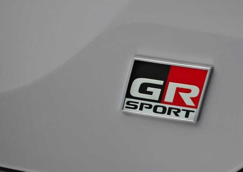 Toyota Yaris GR Sport (2021->>) (16)