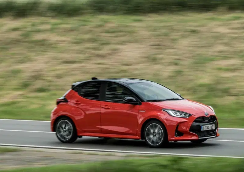 Toyota Yaris (2020-->>) (24)