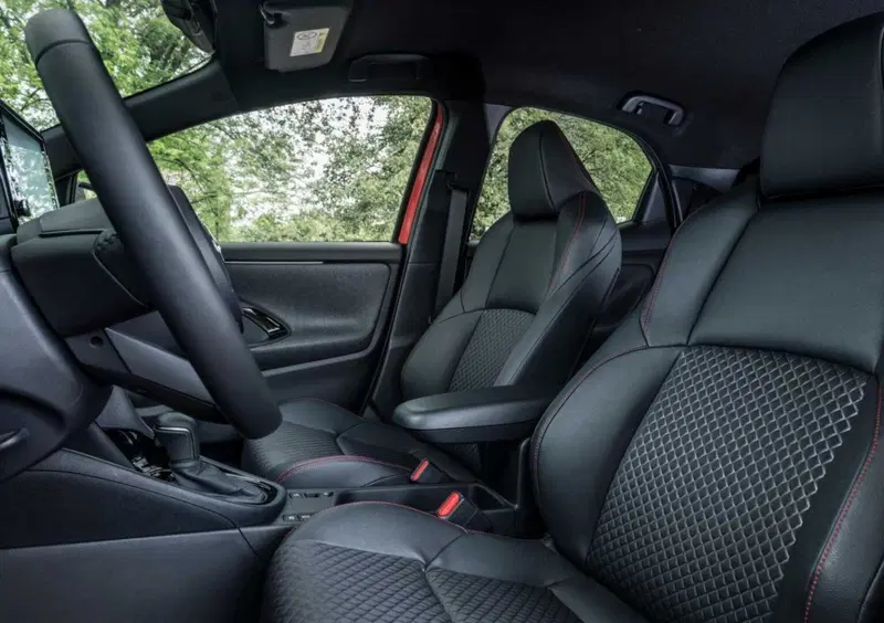Toyota Yaris (2020-->>) (30)