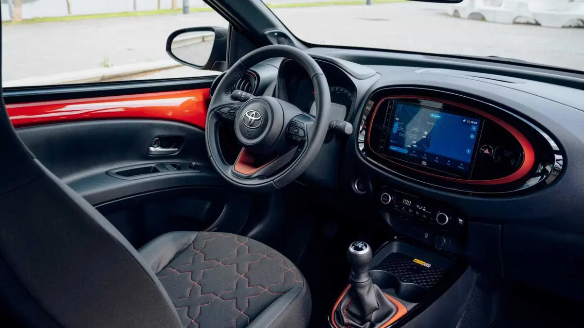 Toyota Aygo X 1.0 Trend 72cv (28)