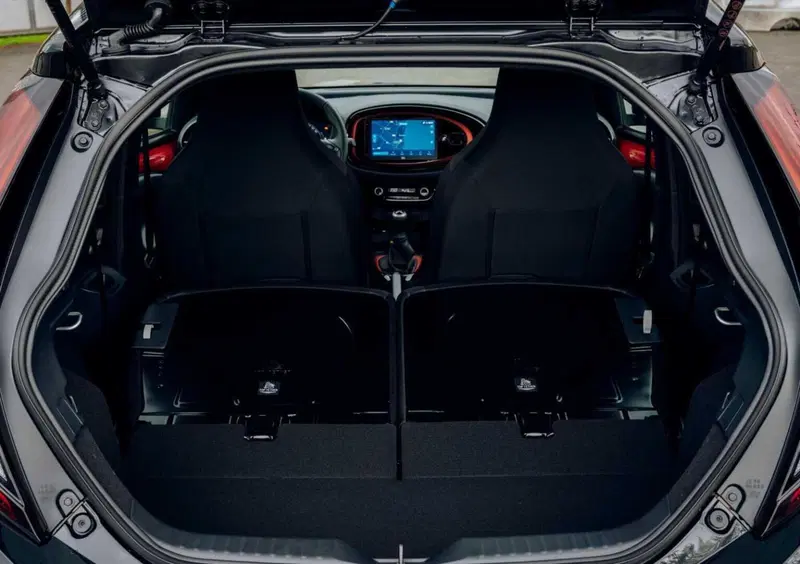Toyota Aygo X (2022-->>) (32)