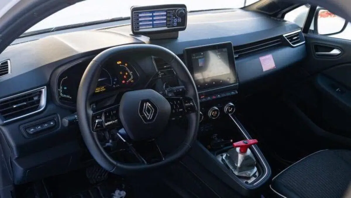 Renault 5, ecco il mulo di prova in fase di test [Foto Spia] (9)