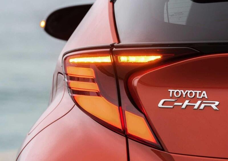 Toyota Toyota C-HR (2016-->>) (17)