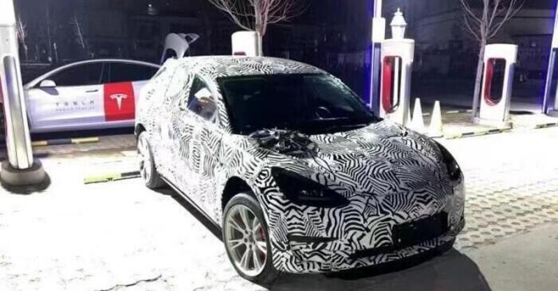 Tesla Model 2, ecco le nuove foto spia dell&#039;interno 