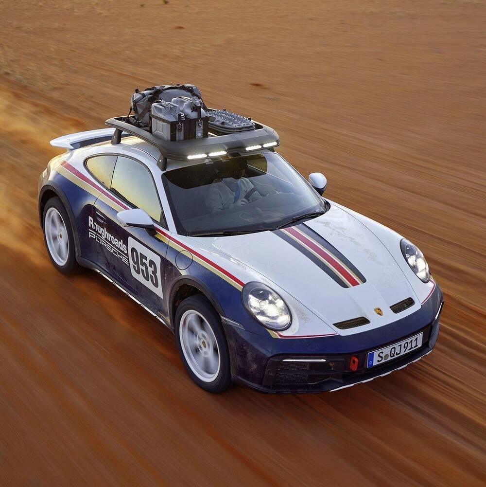 La recentissima Porsche 911 Dakar pronta per il deserto
