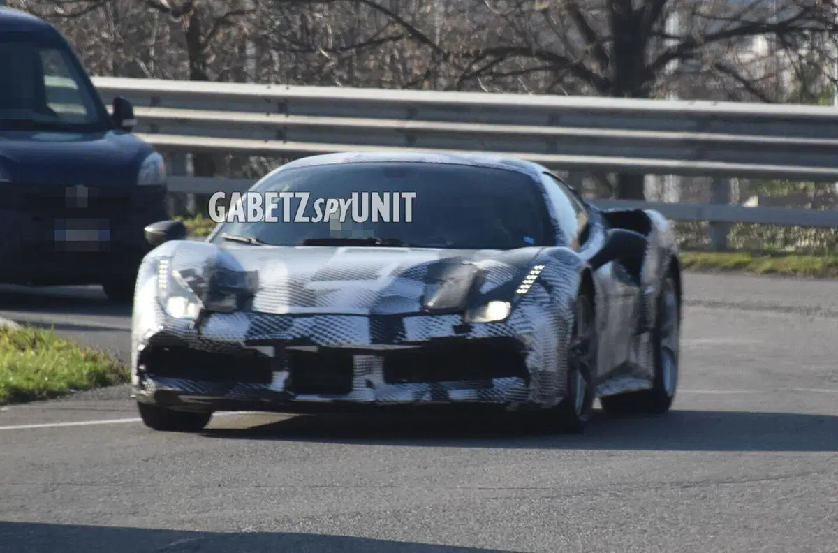 Ferrari 296 GT3 Stradale, ecco le foto spia 