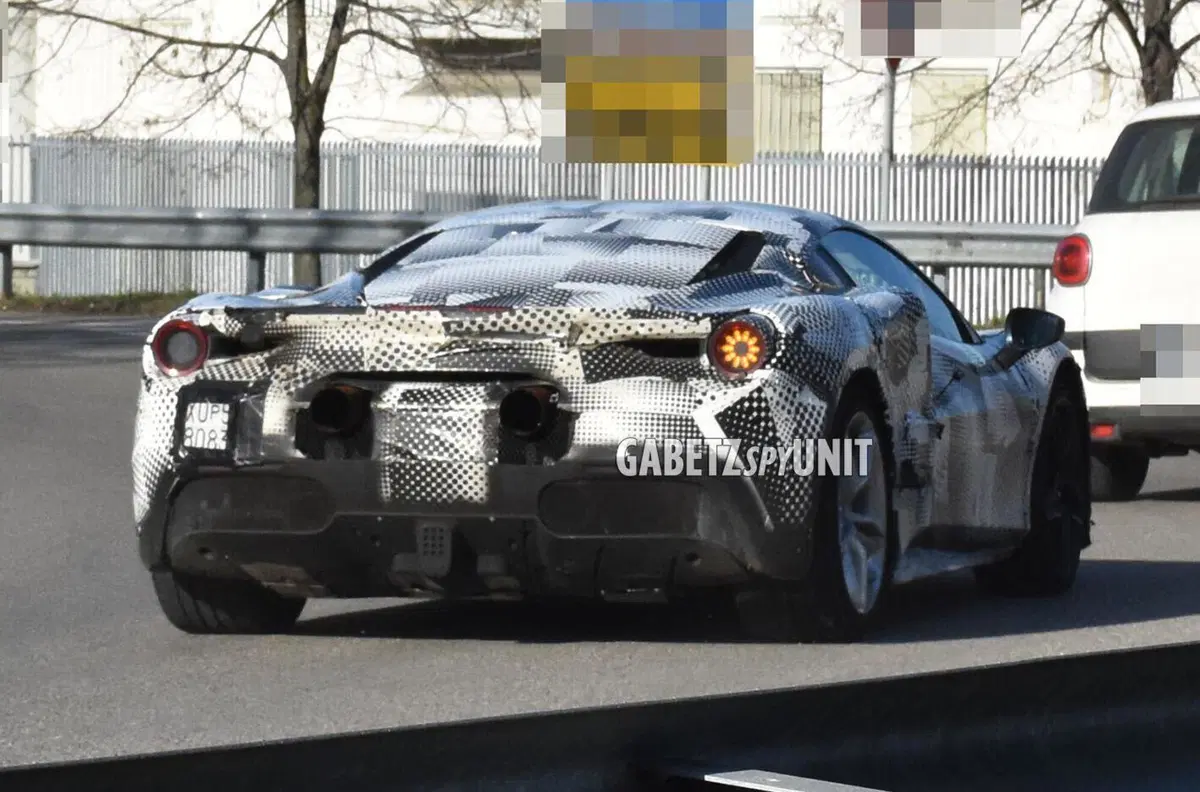 Ferrari 296 GT3 Stradale, ecco le foto spia  (2)