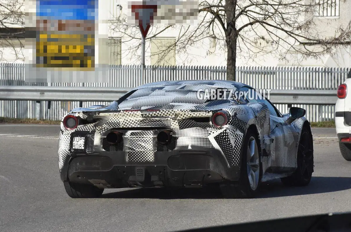 Ferrari 296 GT3 Stradale, ecco le foto spia  (4)