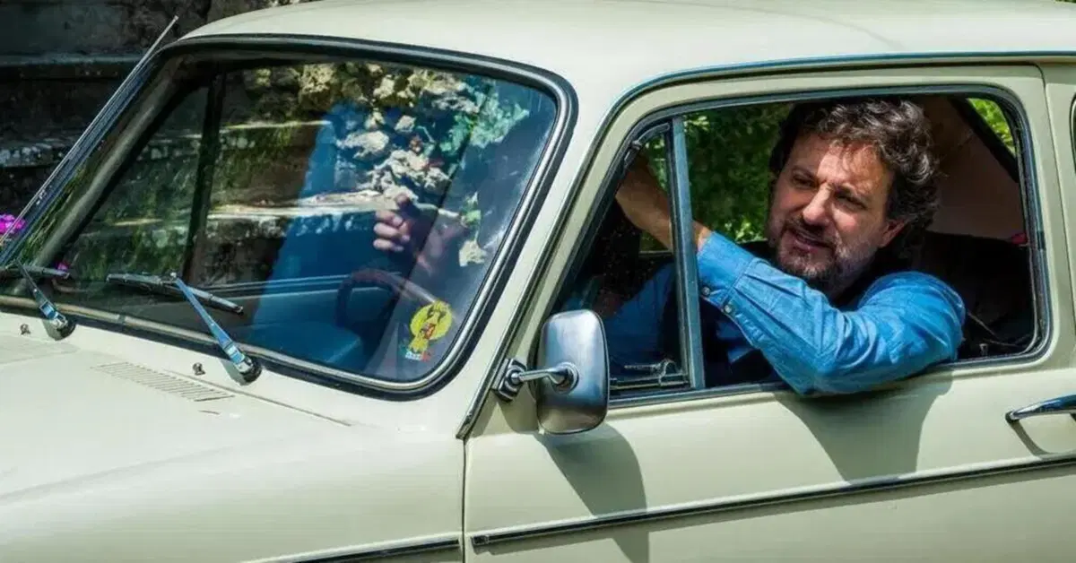 Pieraccioni, l'auto elettrica e la zia malata: non ha ancora &ldquo;capito&rdquo; che l&rsquo;aria &egrave; cambiata