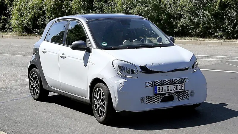 Citroen Ami, smart e XEV Yoyo: non si possono parcheggiare "di traverso"