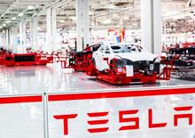 Tesla si ricarica senza filo: in arrivo la piastra a induzione da mettere nel box