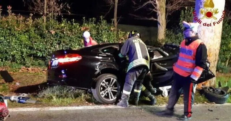 La BMW lanciata a 140 km/h col limite dei 50: forse era una gara, due morti