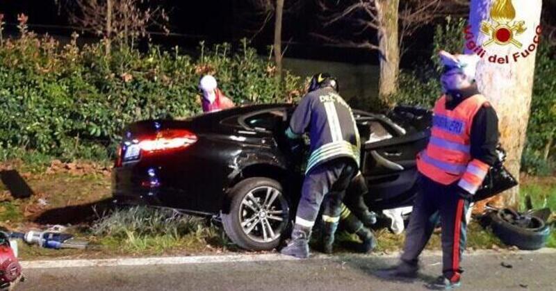 La BMW lanciata a 140 km/h col limite dei 50: forse era una gara, due morti