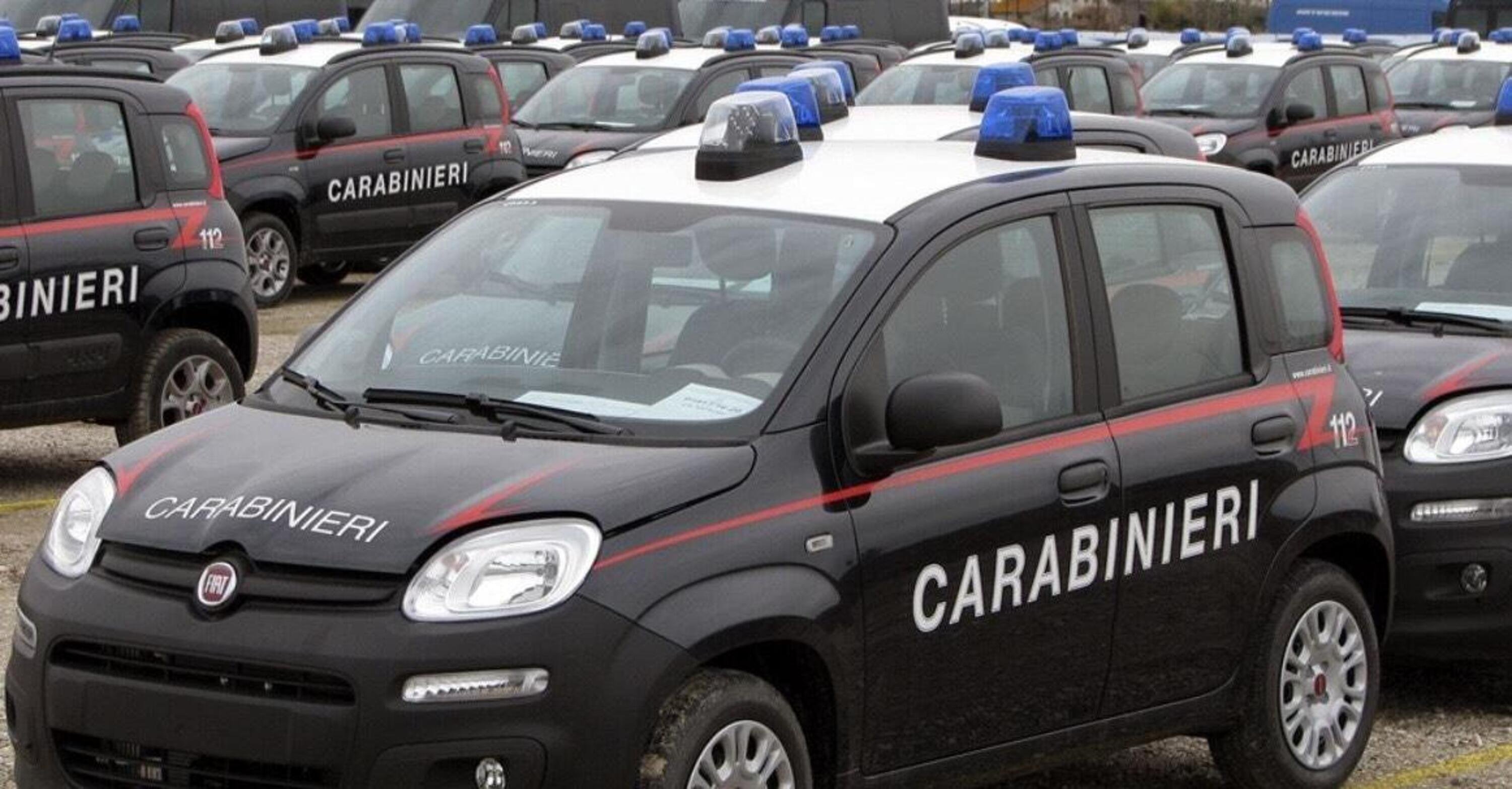 La BMW scappa, la Panda dei Carabinieri insegue a tutta manetta