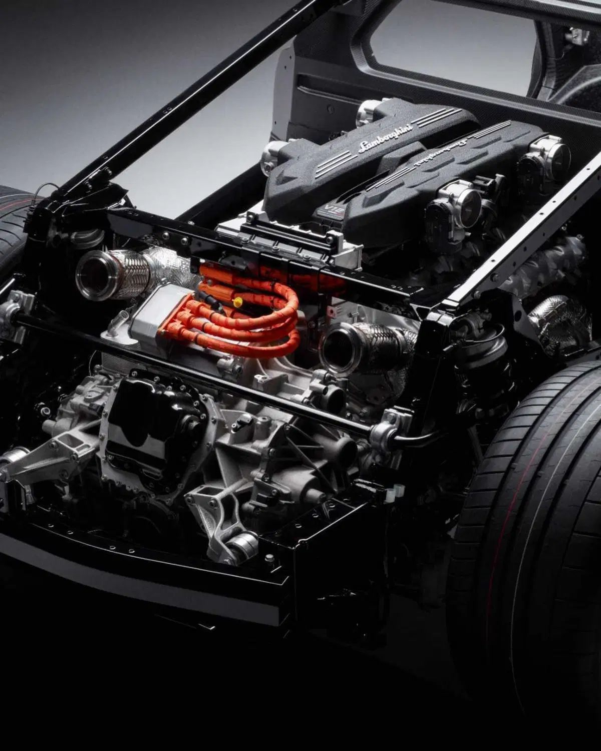 Il nuovo motore Lamborghini è un V12 aspirato e non ha eguali (8)