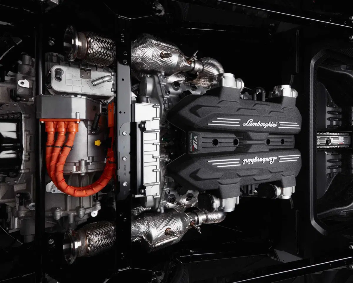 Il nuovo motore Lamborghini è un V12 aspirato e non ha eguali (10)