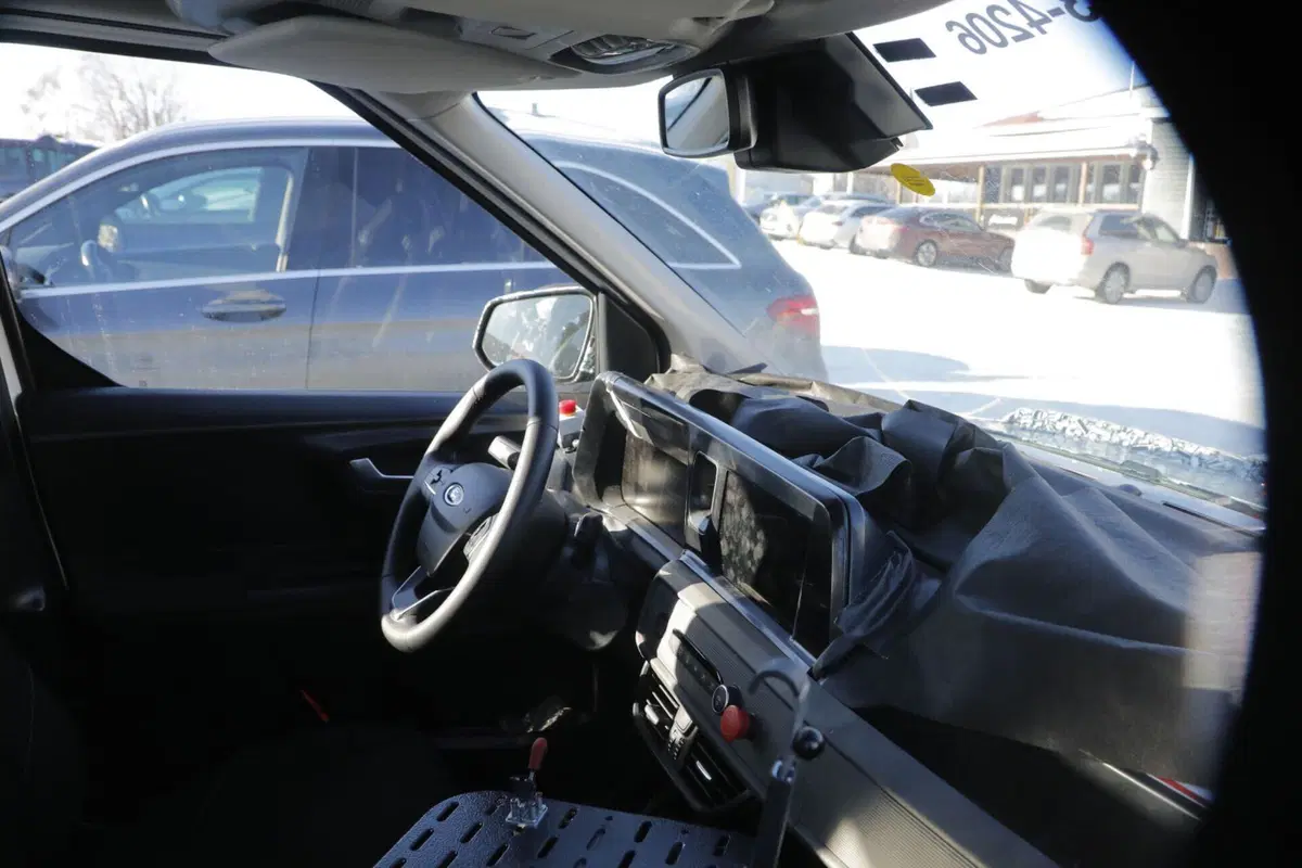 Ford Tourneo Courier 2024, sarà sia ibrido (diesel) che 100% elettrico (7)
