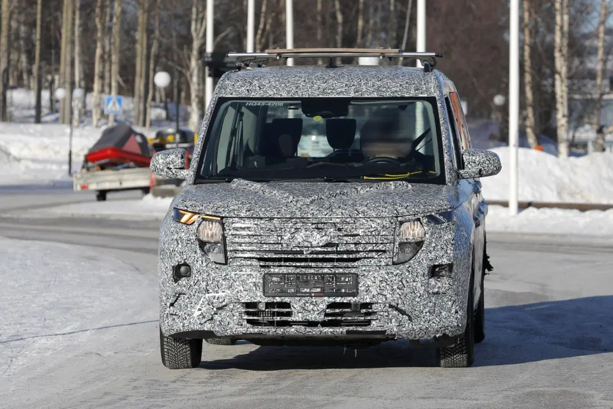 Ford Tourneo Courier 2024, sarà sia ibrido (diesel) che 100% elettrico (9)