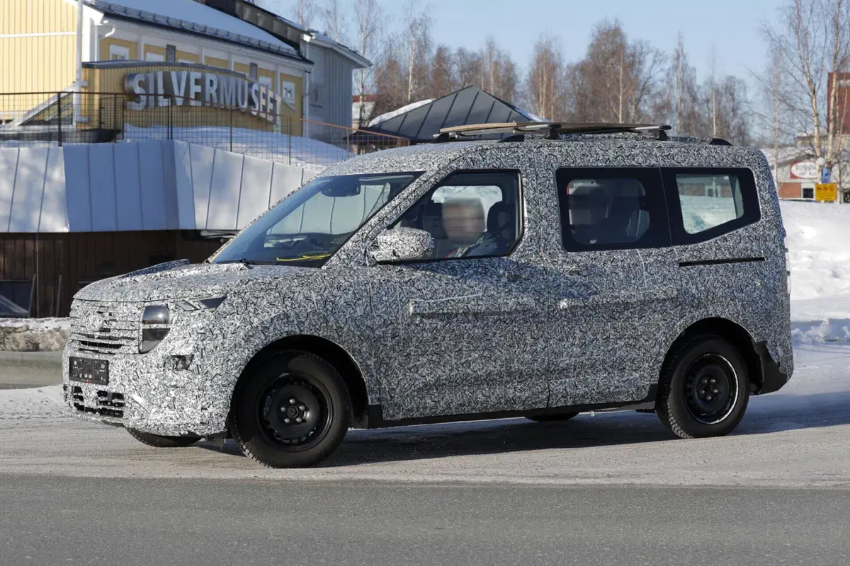 Ford Tourneo Courier 2024, sarà sia ibrido (diesel) che 100% elettrico (10)