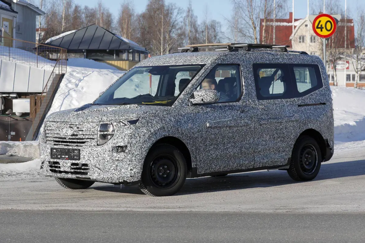Ford Tourneo Courier 2024, sarà sia ibrido (diesel) che 100% elettrico (12)
