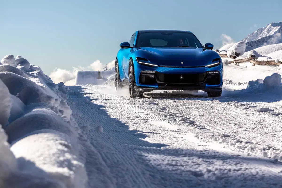 Ferrari Purosangue: ecco le foto sulla neve del test