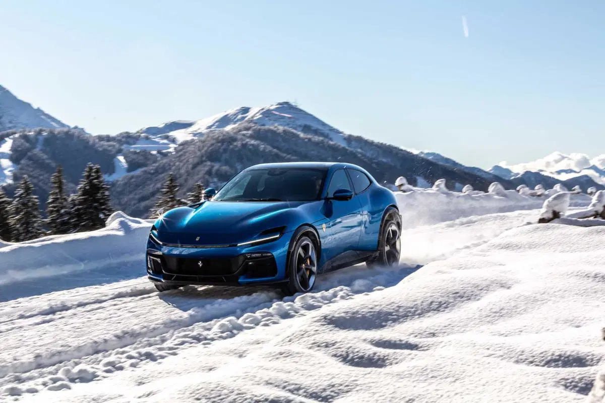 Ferrari Purosangue: ecco le foto sulla neve del test (2)