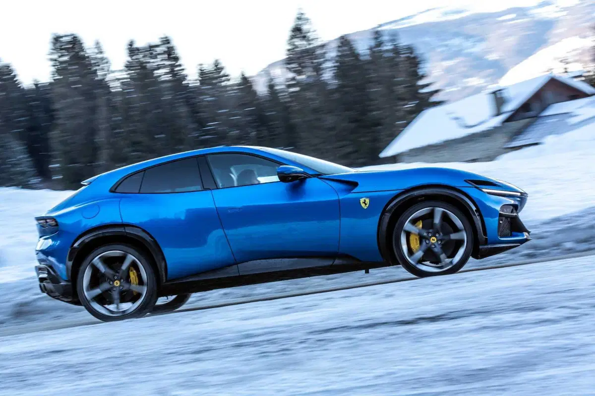 Ferrari Purosangue: ecco le foto sulla neve del test (5)