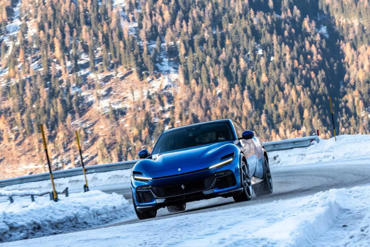 Ferrari Purosangue: ecco le foto sulla neve del test (6)