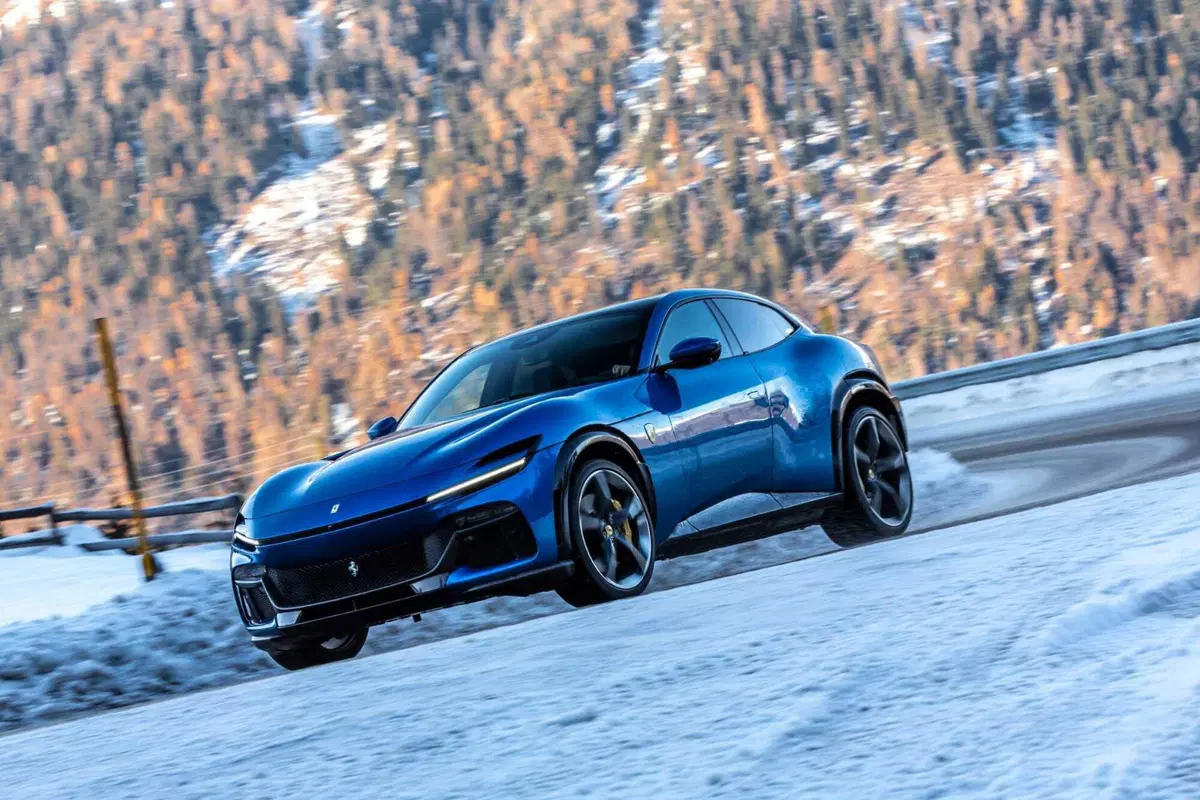 Ferrari Purosangue: ecco le foto sulla neve del test (7)