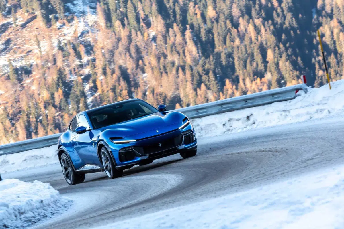 Ferrari Purosangue: ecco le foto sulla neve del test (10)