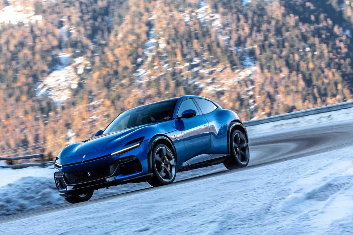 Ferrari Purosangue: ecco le foto sulla neve del test (11)