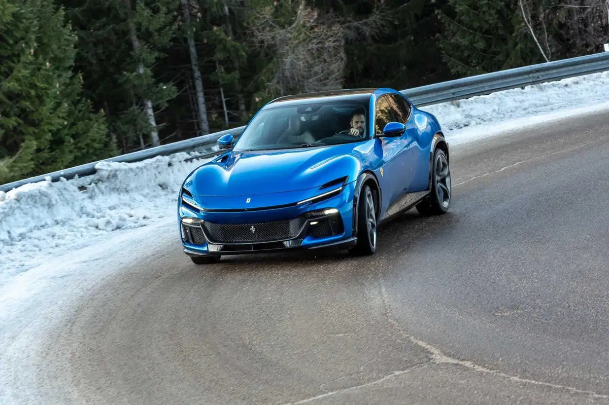 Ferrari Purosangue: ecco le foto sulla neve del test (12)