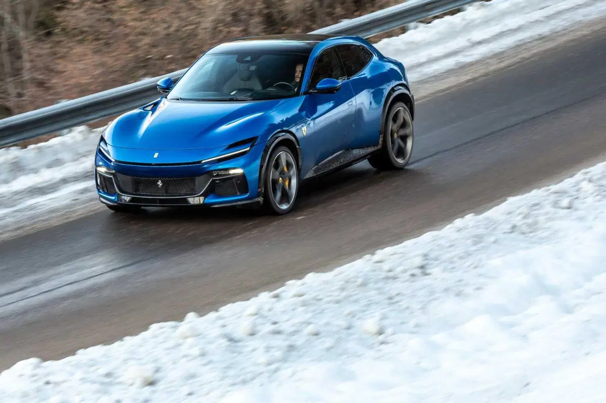 Ferrari Purosangue: ecco le foto sulla neve del test (13)