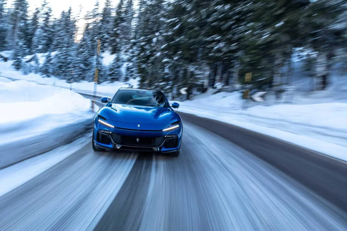 Ferrari Purosangue: ecco le foto sulla neve del test (15)