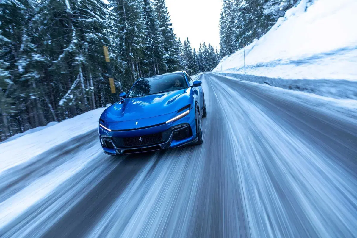 Ferrari Purosangue: ecco le foto sulla neve del test (17)