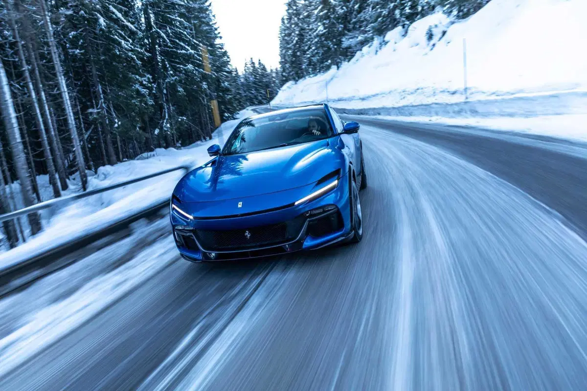 Ferrari Purosangue: ecco le foto sulla neve del test (18)