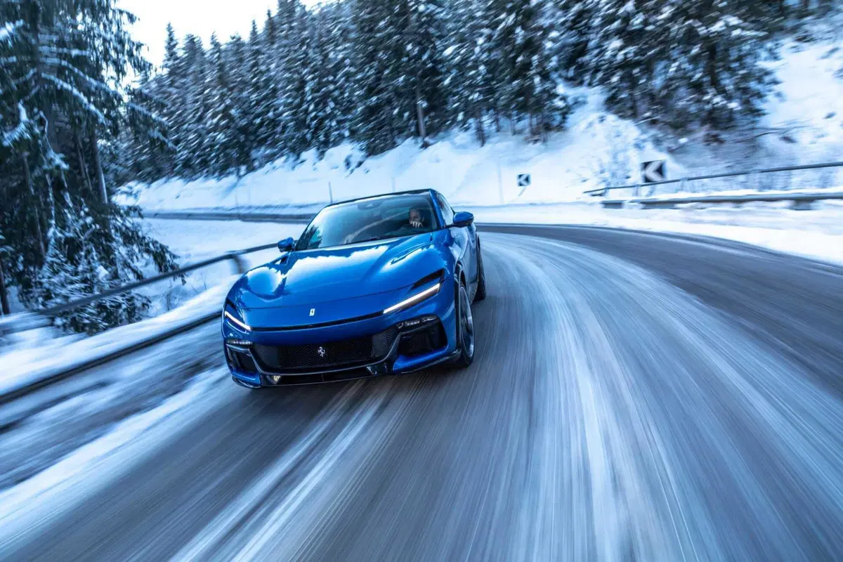Ferrari Purosangue: ecco le foto sulla neve del test (20)