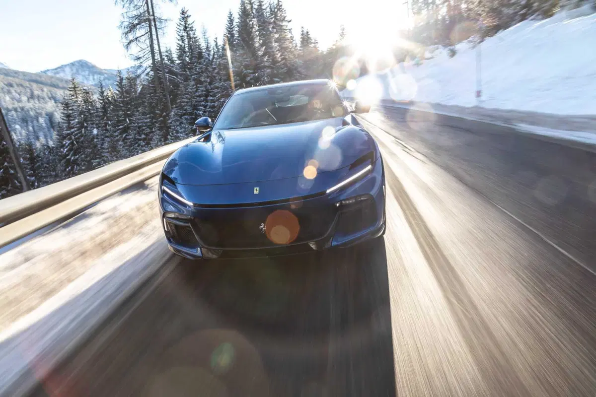 Ferrari Purosangue: ecco le foto sulla neve del test (21)