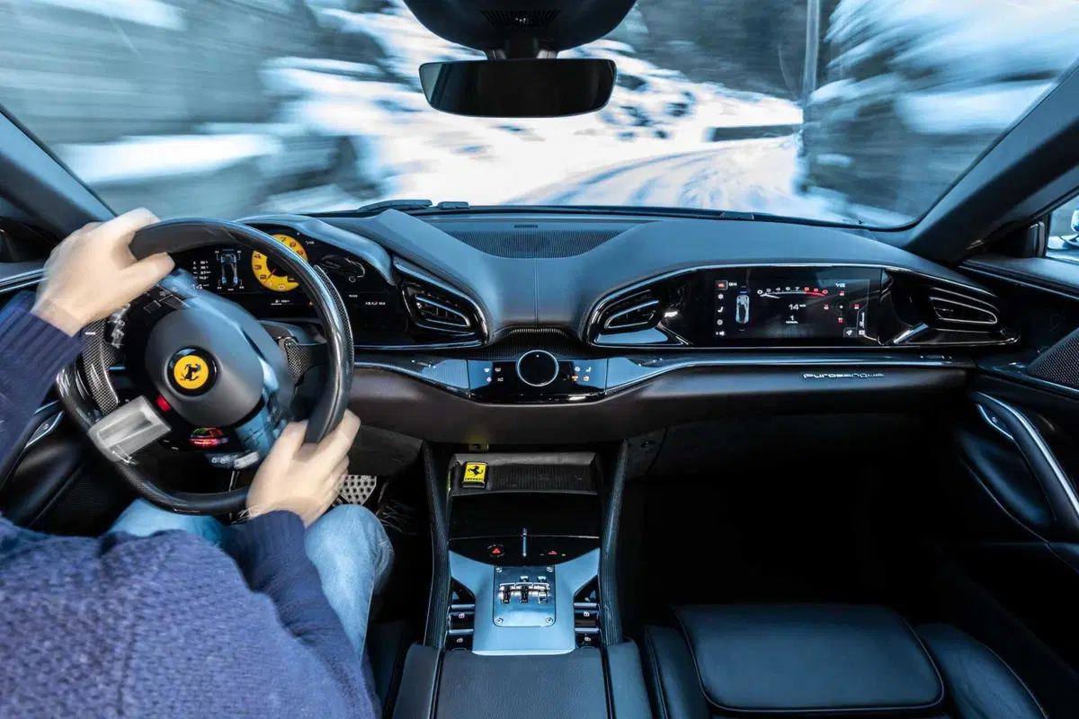 Ferrari Purosangue: ecco le foto sulla neve del test (23)