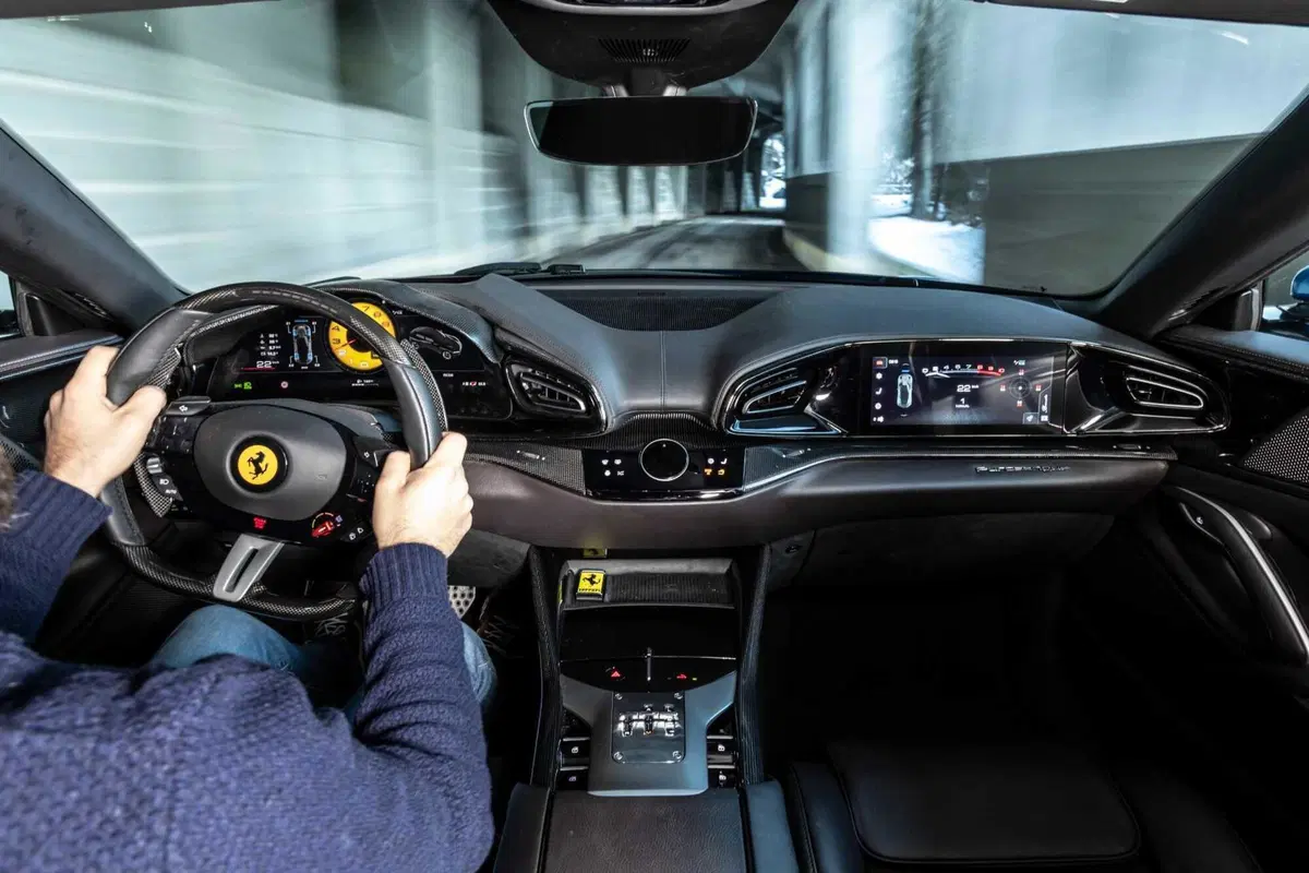 Ferrari Purosangue: ecco le foto sulla neve del test (24)