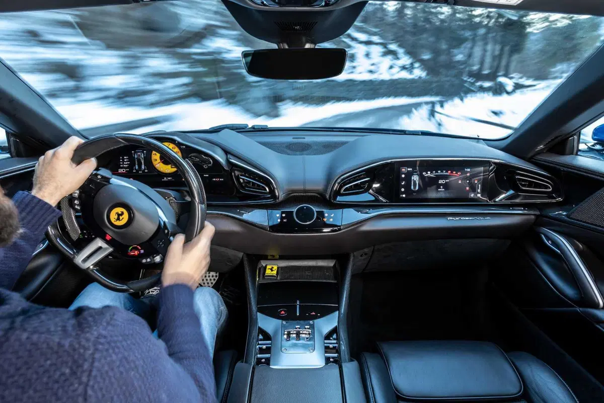 Ferrari Purosangue: ecco le foto sulla neve del test (25)